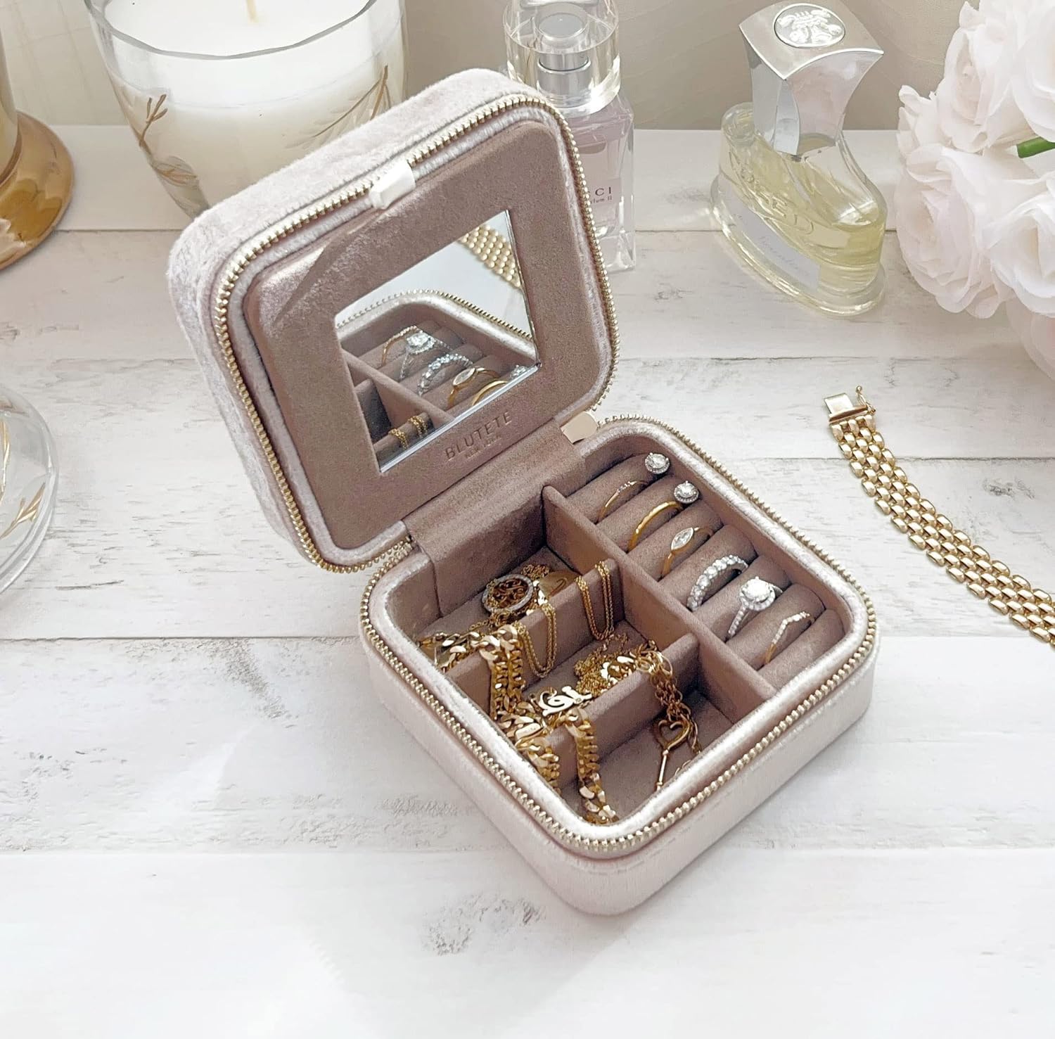 Travel Jewelry Box Organizer Velvet Travel Case With Mirror Ring Earrings Necklaces Storage Organizer Box (Champagne)